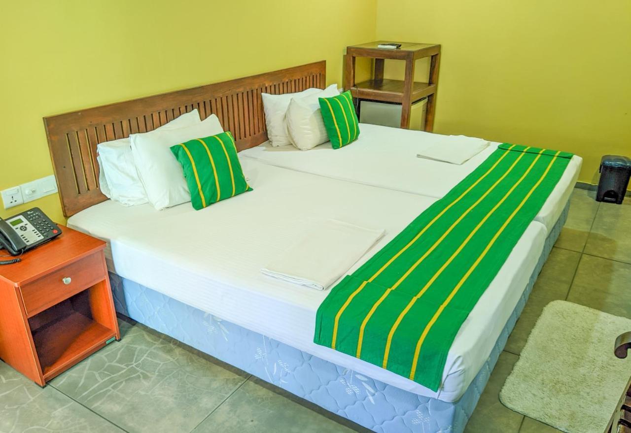 Golden Wild - Yala Hotel Tissamaharama Buitenkant foto