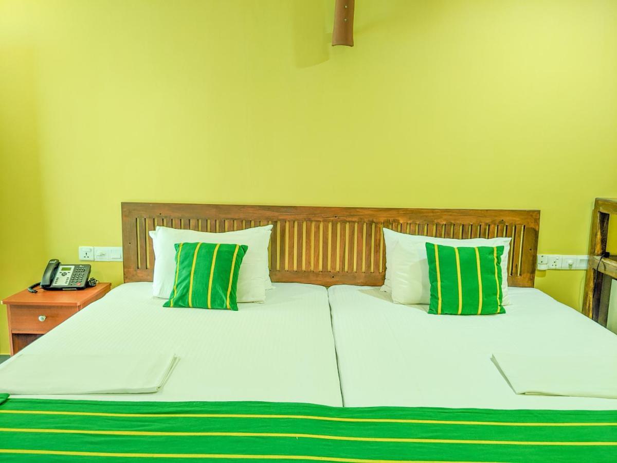 Golden Wild - Yala Hotel Tissamaharama Buitenkant foto